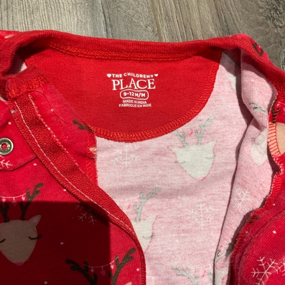 Childrens place 9-12 month Christmas footed sleeper ❄️ GUC - Picture 3 of 3